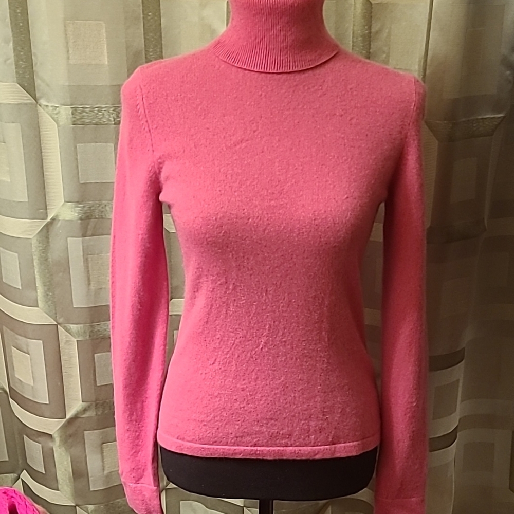 Women's Pink Cashmere Turtleneck Sweater.